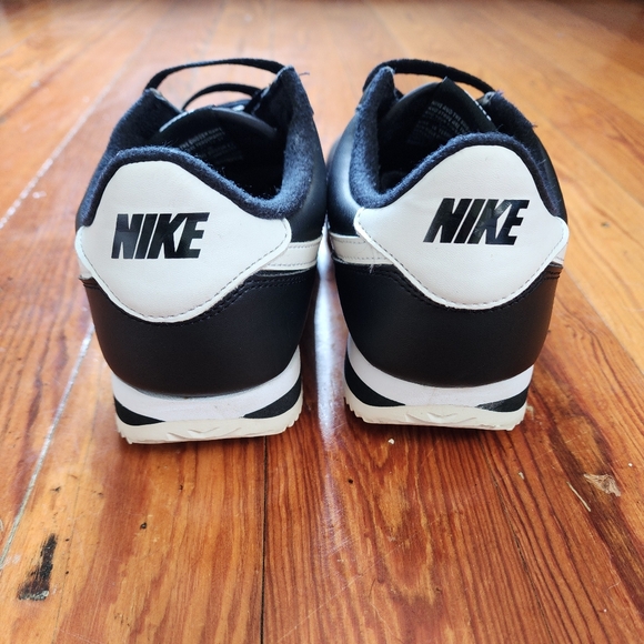 Nike Cortez Basic Leather 'Black White - Picture 3 of 6